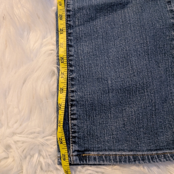 Curvy - Picture 10 of 10